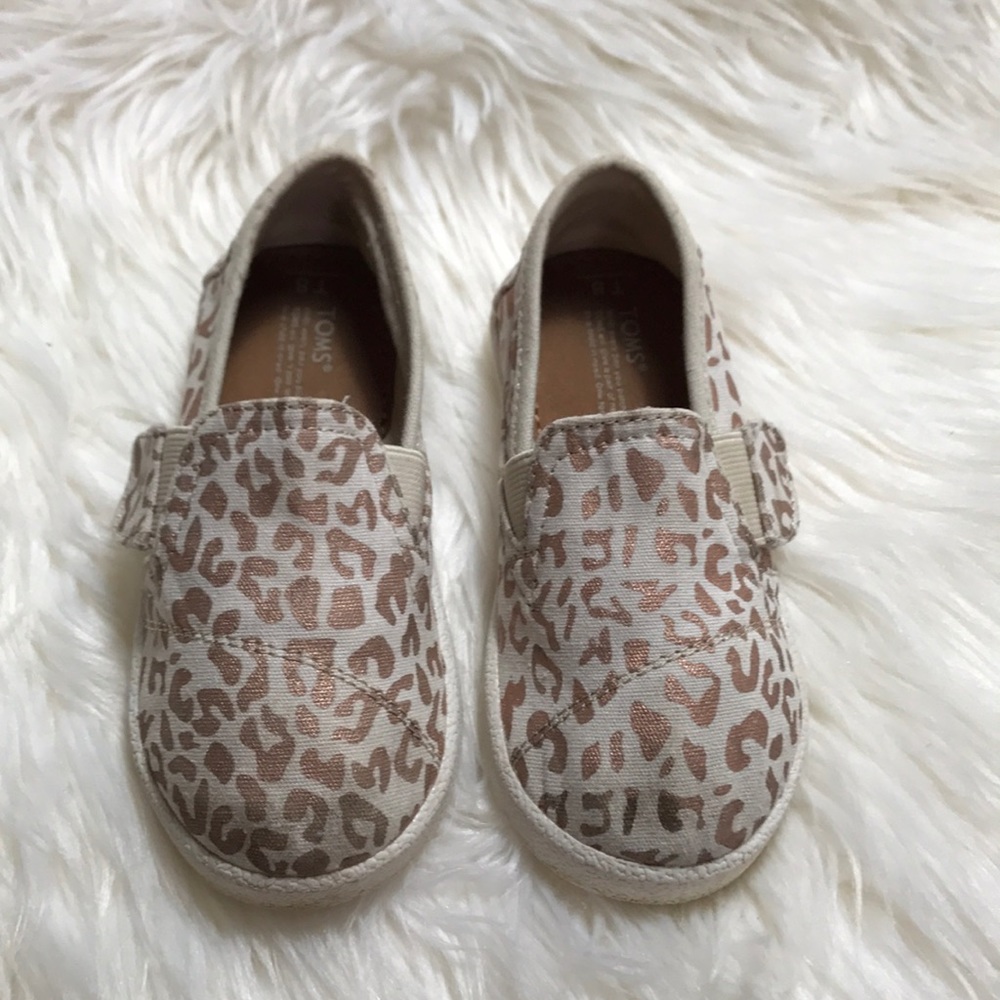 TOMS SIZE 8✨MAKE AN OFFER✨